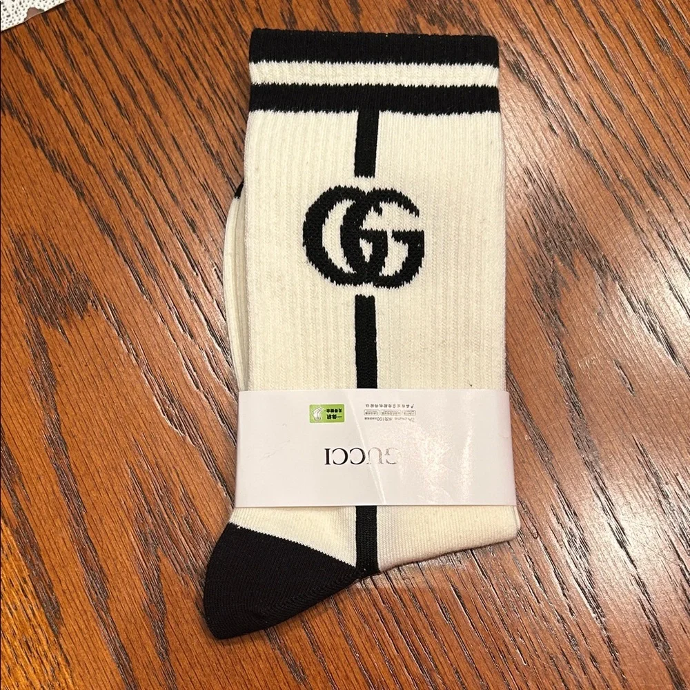 NWT Ladies Black and Cream Logo Socks Trio - Picture 4 of 4